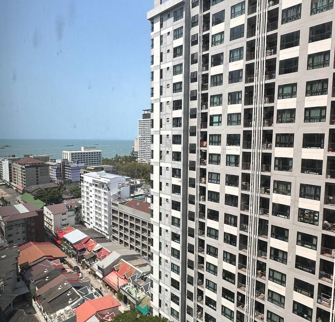 อพาร์ทเม้น The Base High Floor And Seaview