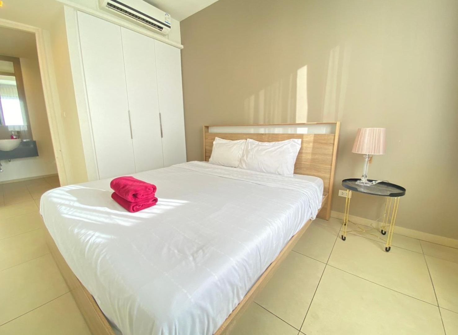 High Floor Sea View 2 Bed * Pattaya