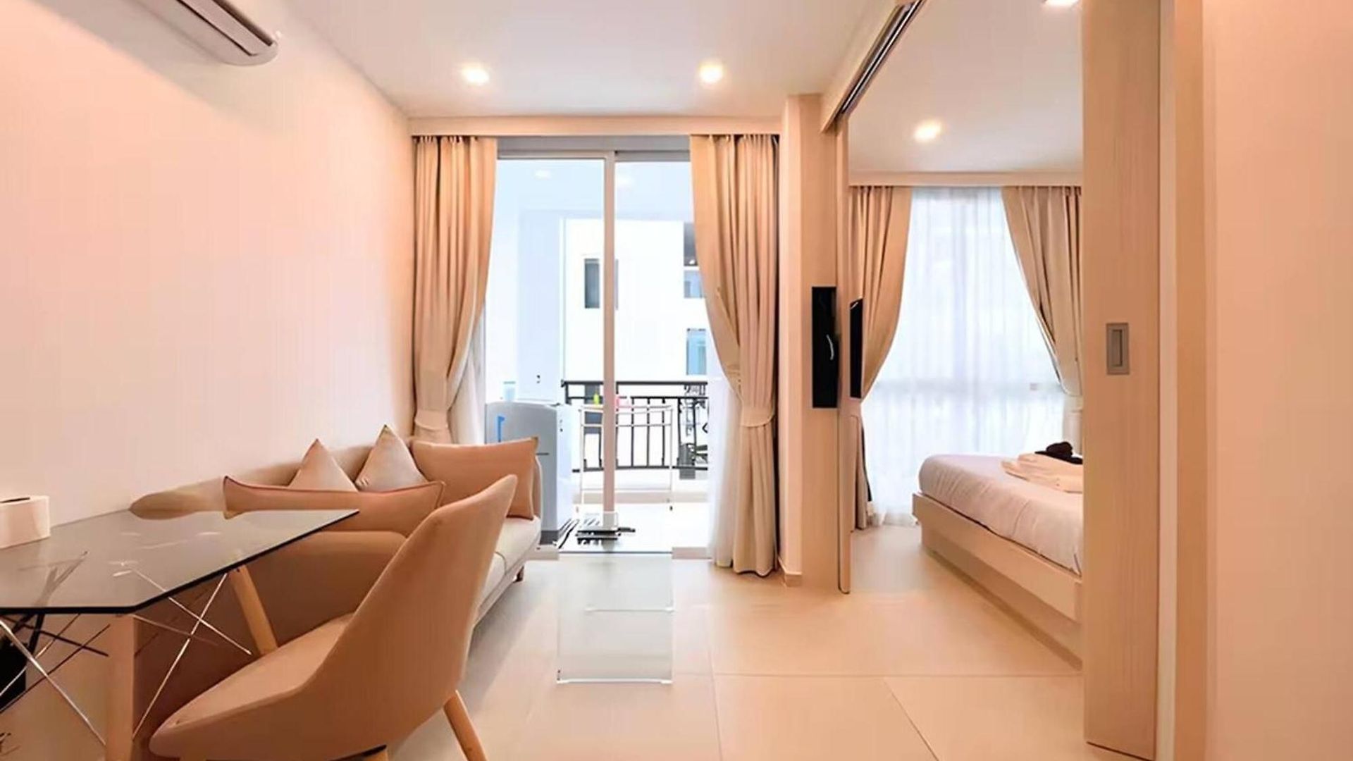 อพาร์ทเม้น Living At Great Location