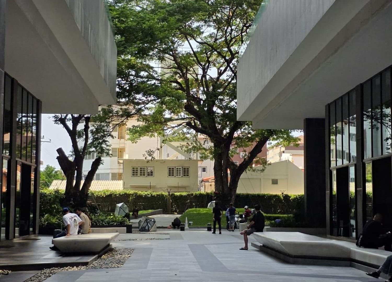 The Base Seaview Apartment
