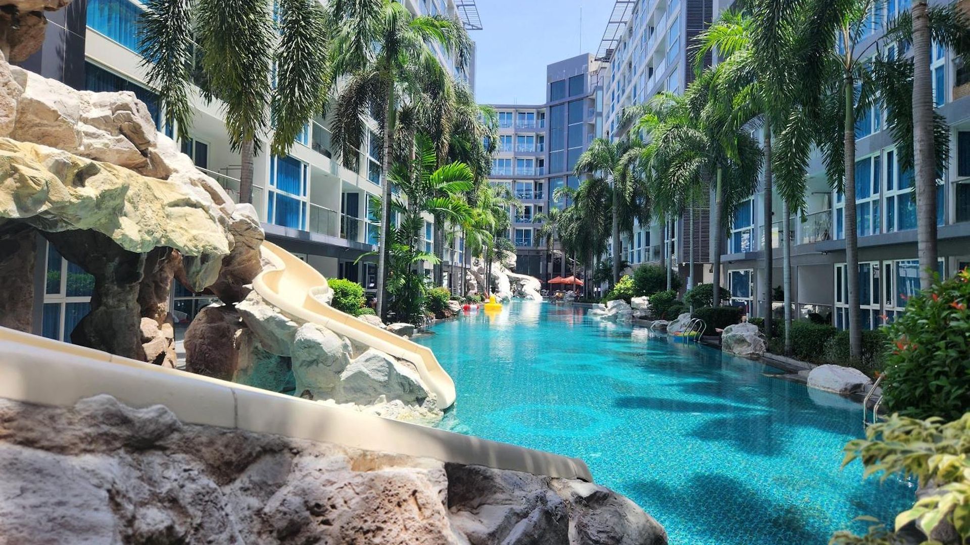 Luxury Pool Centara Avenue * Pattaya