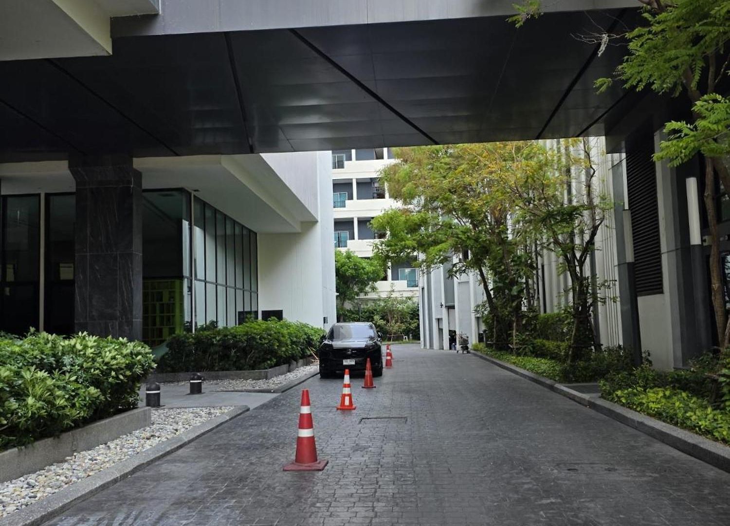 The Base Seaview *
