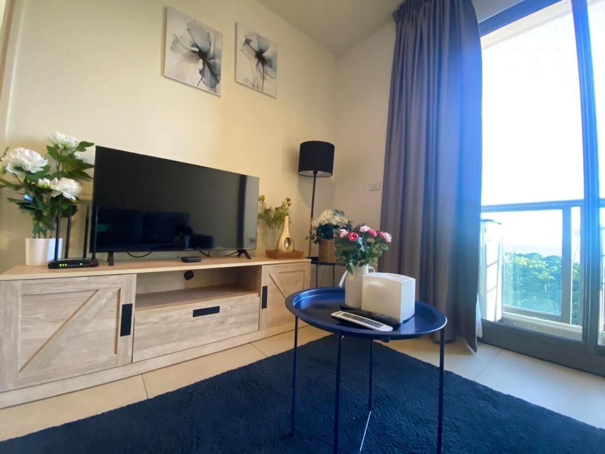 อพาร์ทเม้น High Floor 2br Sea View Prime Location *