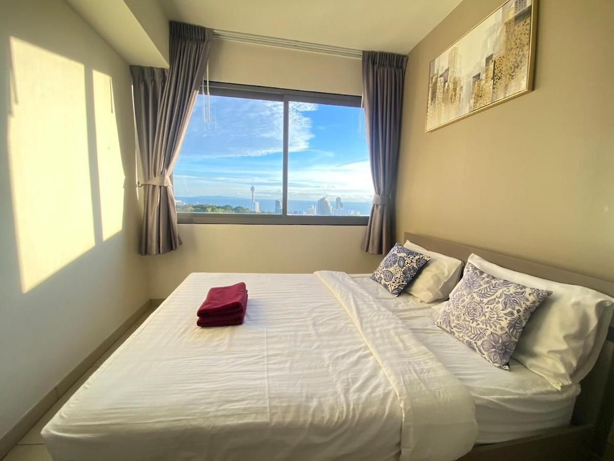 High Floor 2br Sea View Prime Location Pattaya