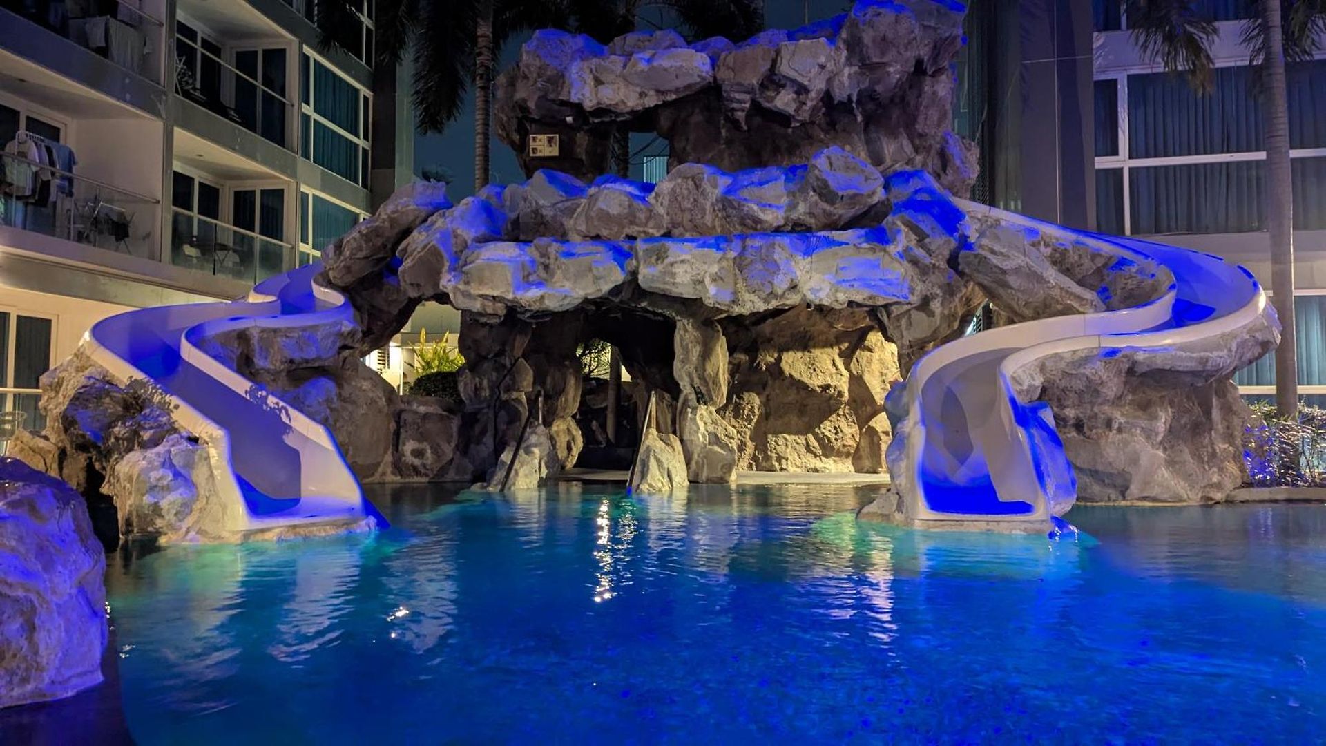 Luxury Pool Centara Avenue * Pattaya