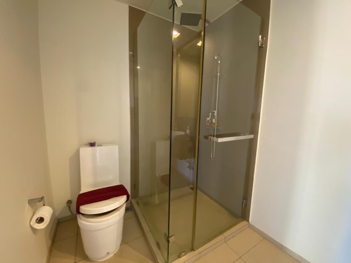 High Floor 2br Sea View Prime Location * Pattaya
