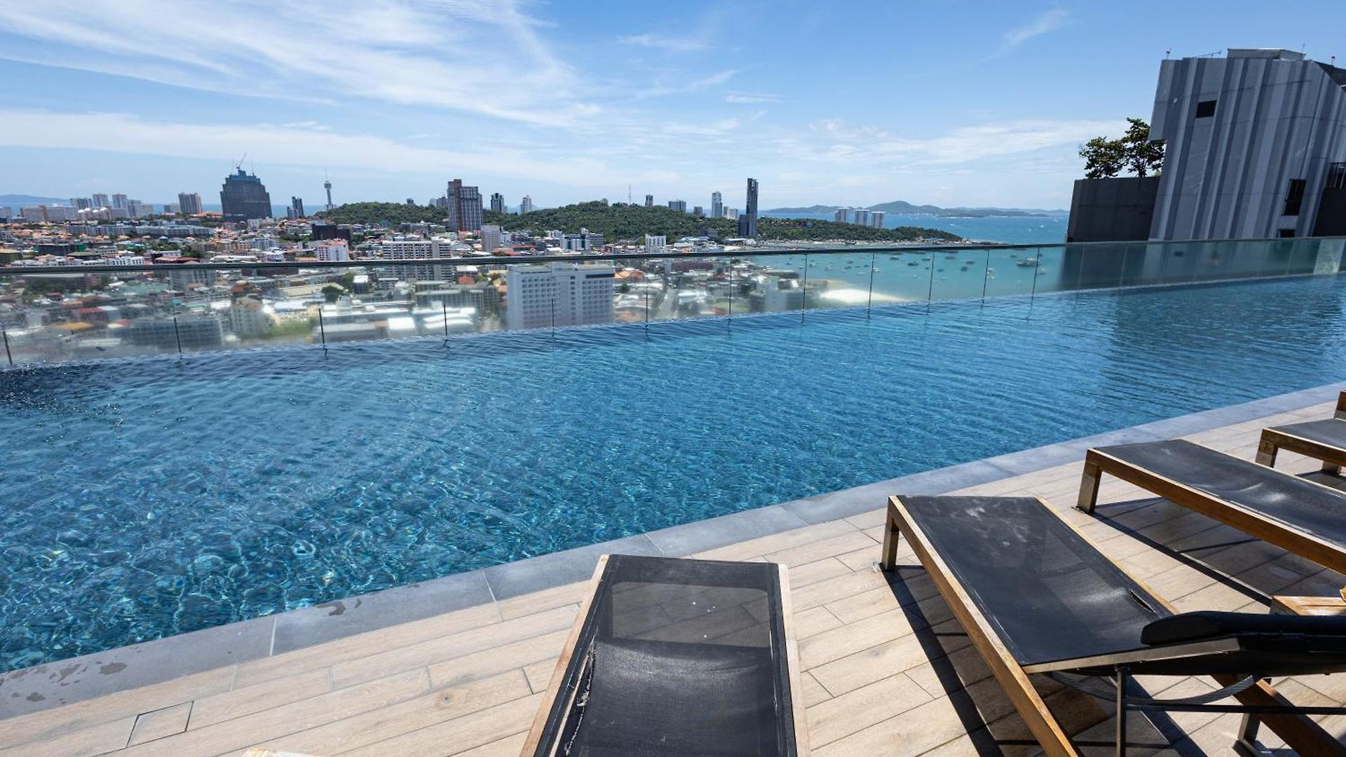 อพาร์ทเม้น The Base Chill # View Pattaya