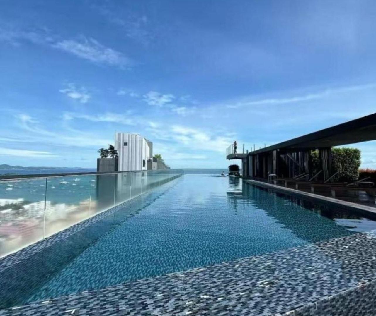 The Base Seaview Apartment Pattaya