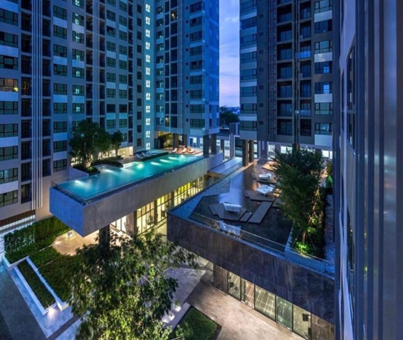 The Base Seaview *