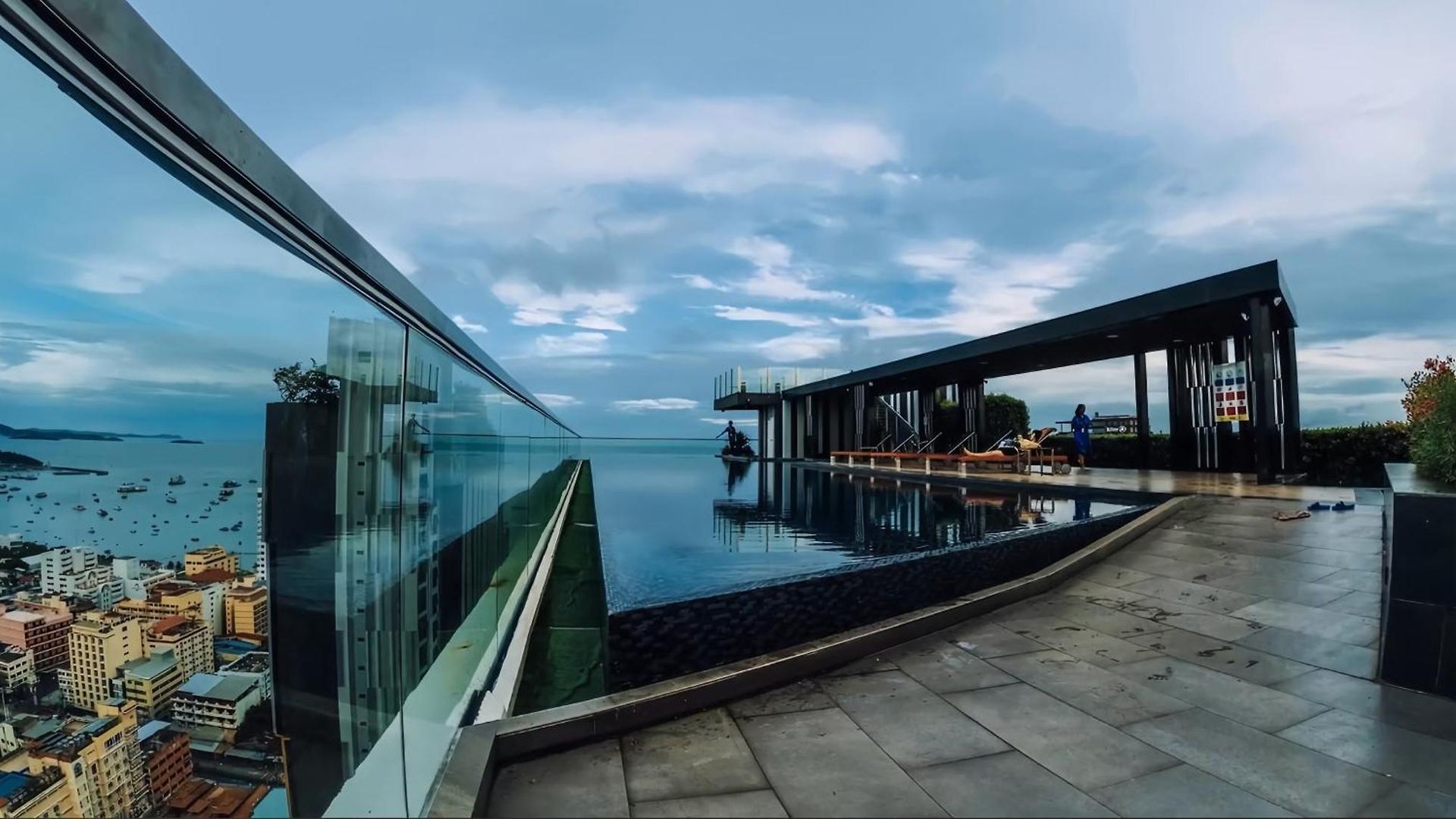 อพาร์ทเม้น The Base Pattaya