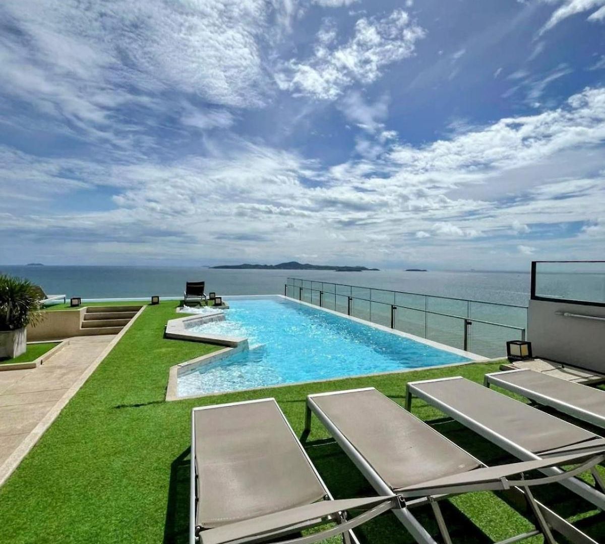 อพาร์ทเม้น Pattaya Sea View Room In Andromeda Condo *