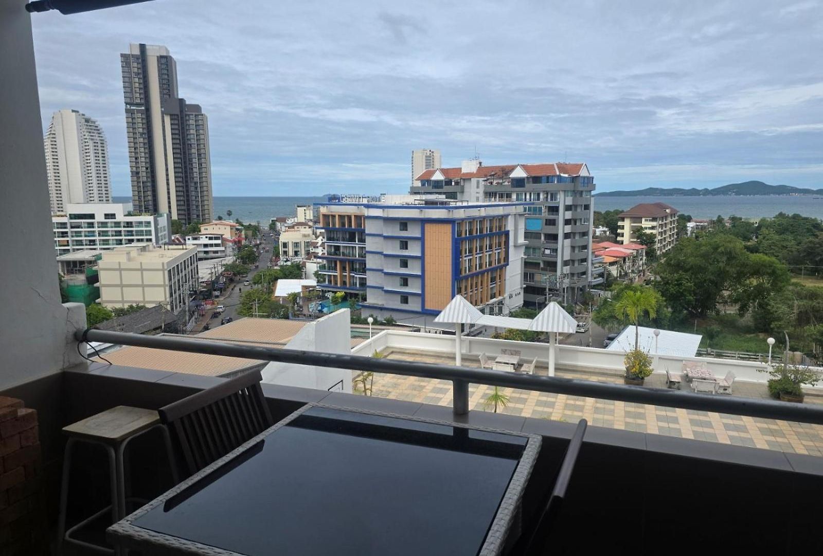 Jomtien Hill Pratamnak Apartment