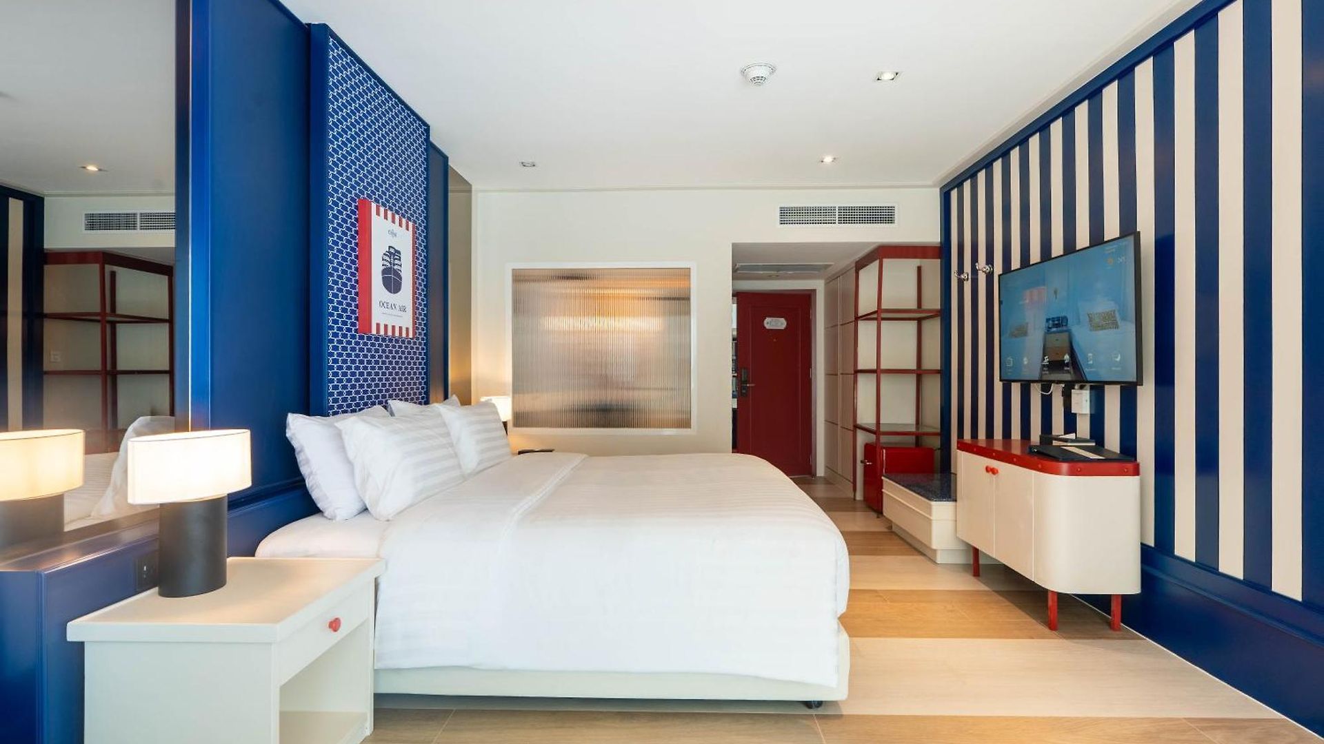 โรงแรม The Cruise