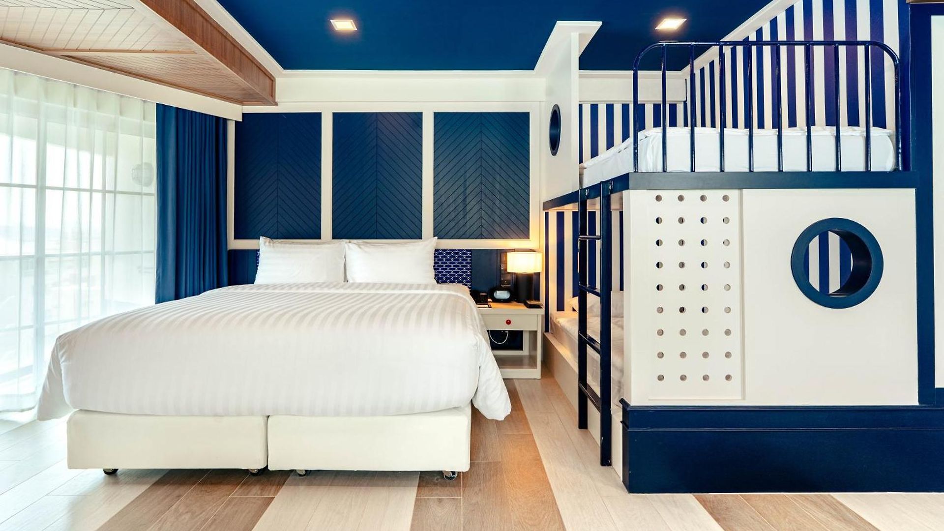 The Cruise โรงแรม