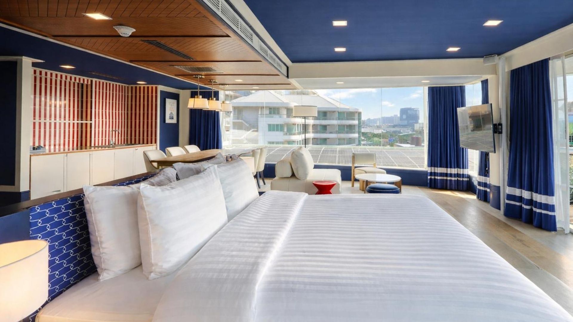 The Cruise 4*