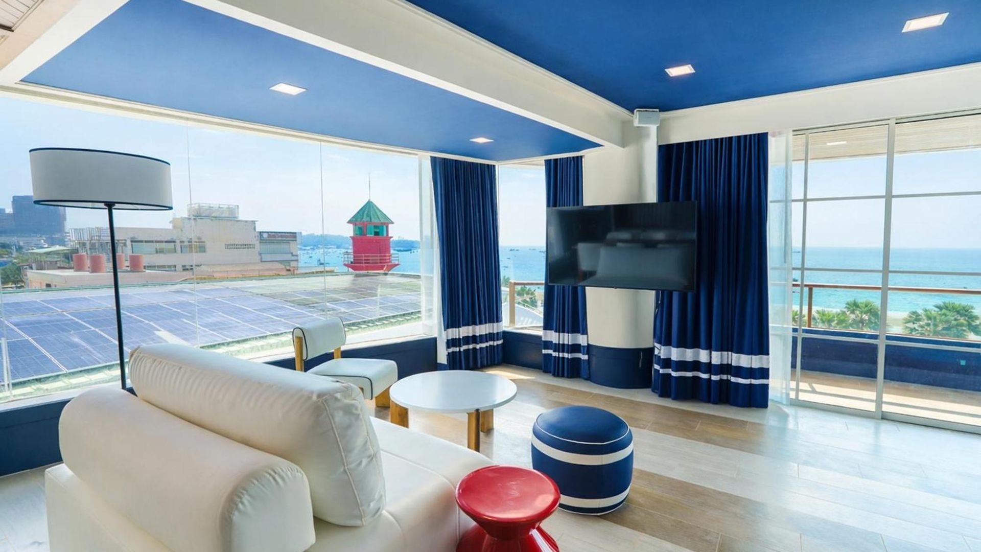 โรงแรม The Cruise