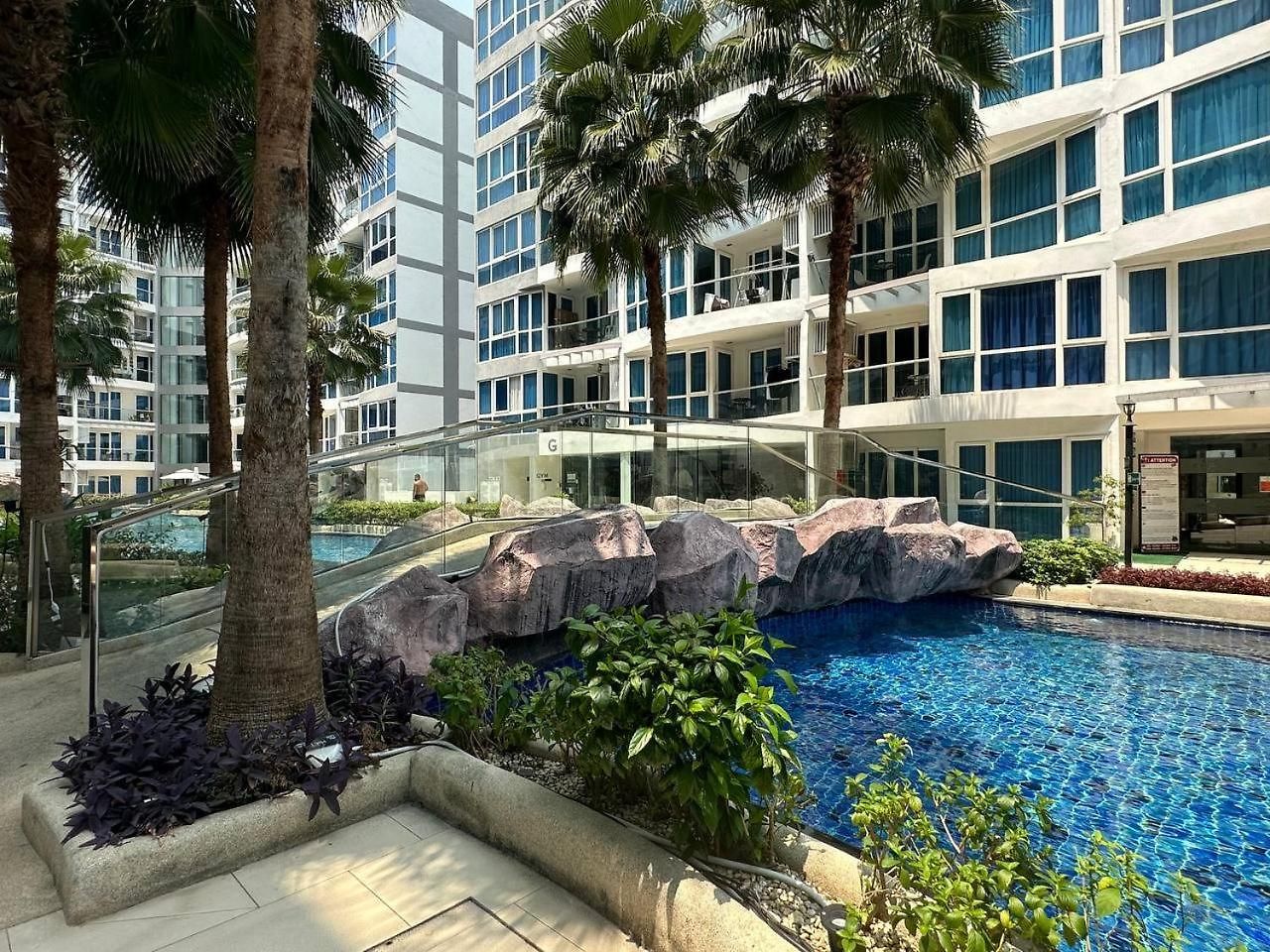 อพาร์ทเม้น Grand Avenue X Monthstayz Thailand *