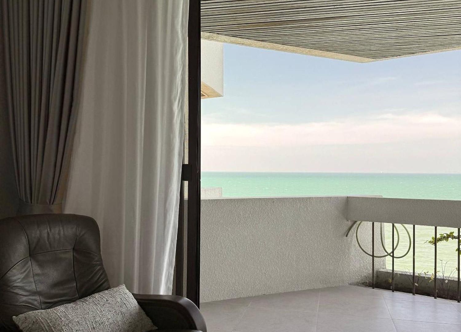 Beachfront 3br With Ocean-view Balcony *
