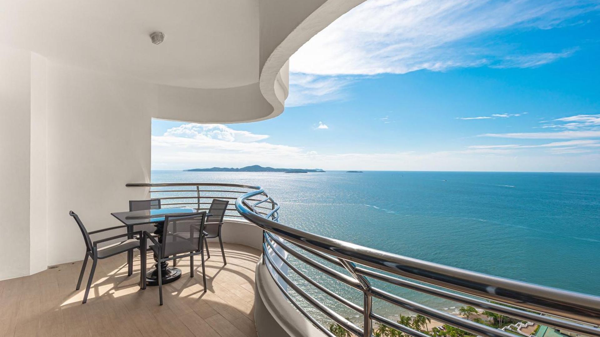 โรงแรม Royal Cliff Grand