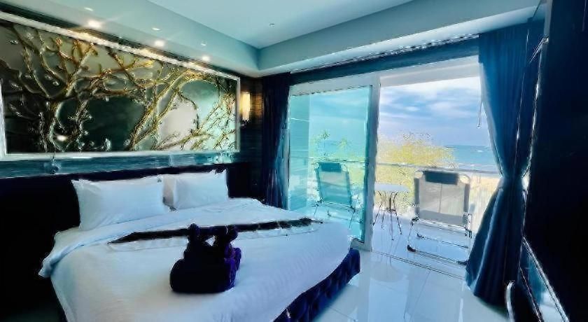 The Globe Hotel, Bar & Restaurant Pattaya
