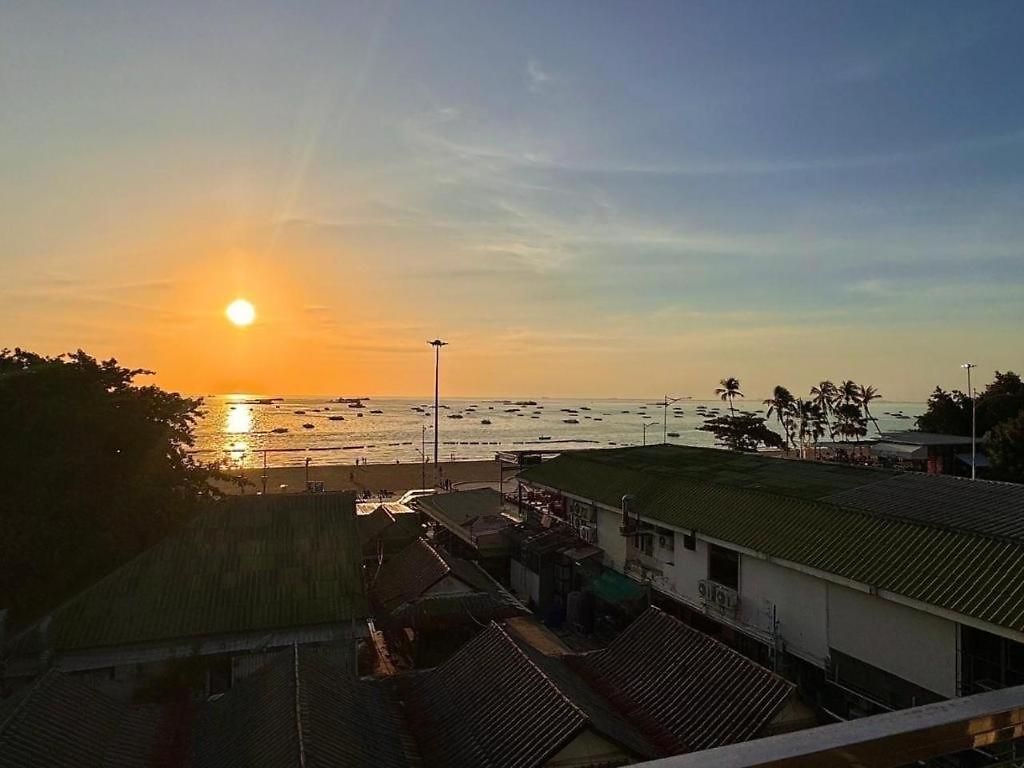 The Globe Hotel, Bar & Restaurant โรงแรม 3*