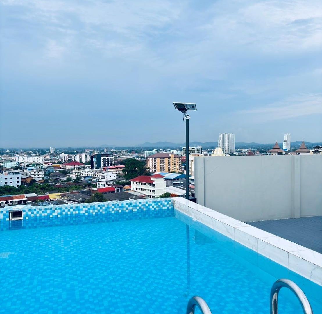 Dday Luxury By D-eco Wellness Centre โรงแรม 4*