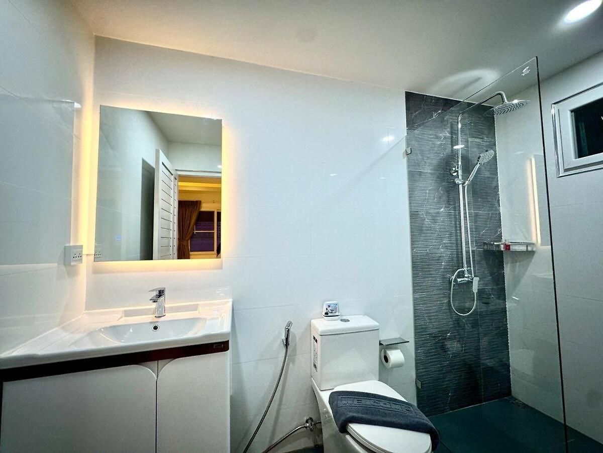 129 Wongamat, 4br, 300m From วิลล่า *