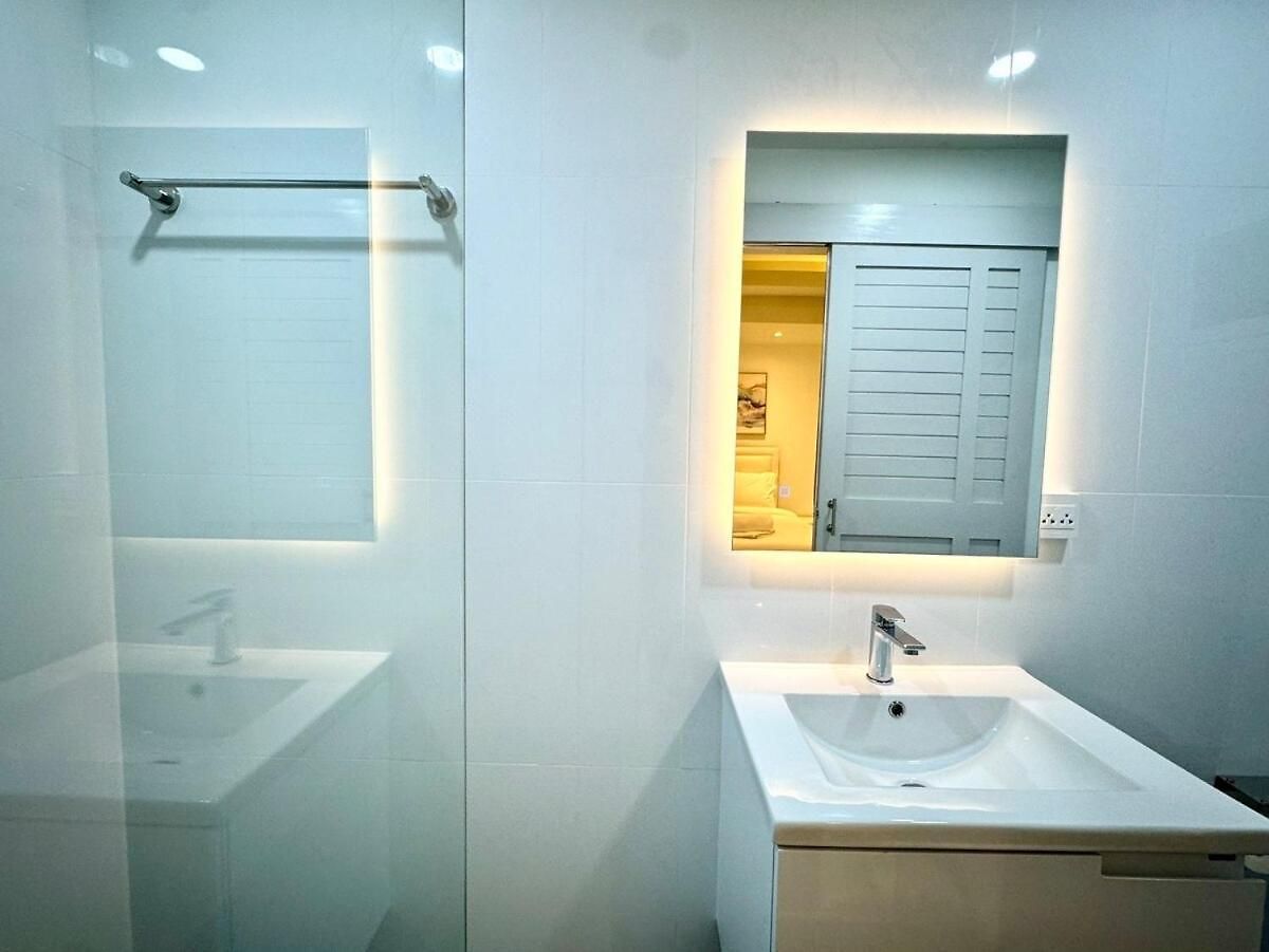 129 Wongamat, 4br, 300m From *