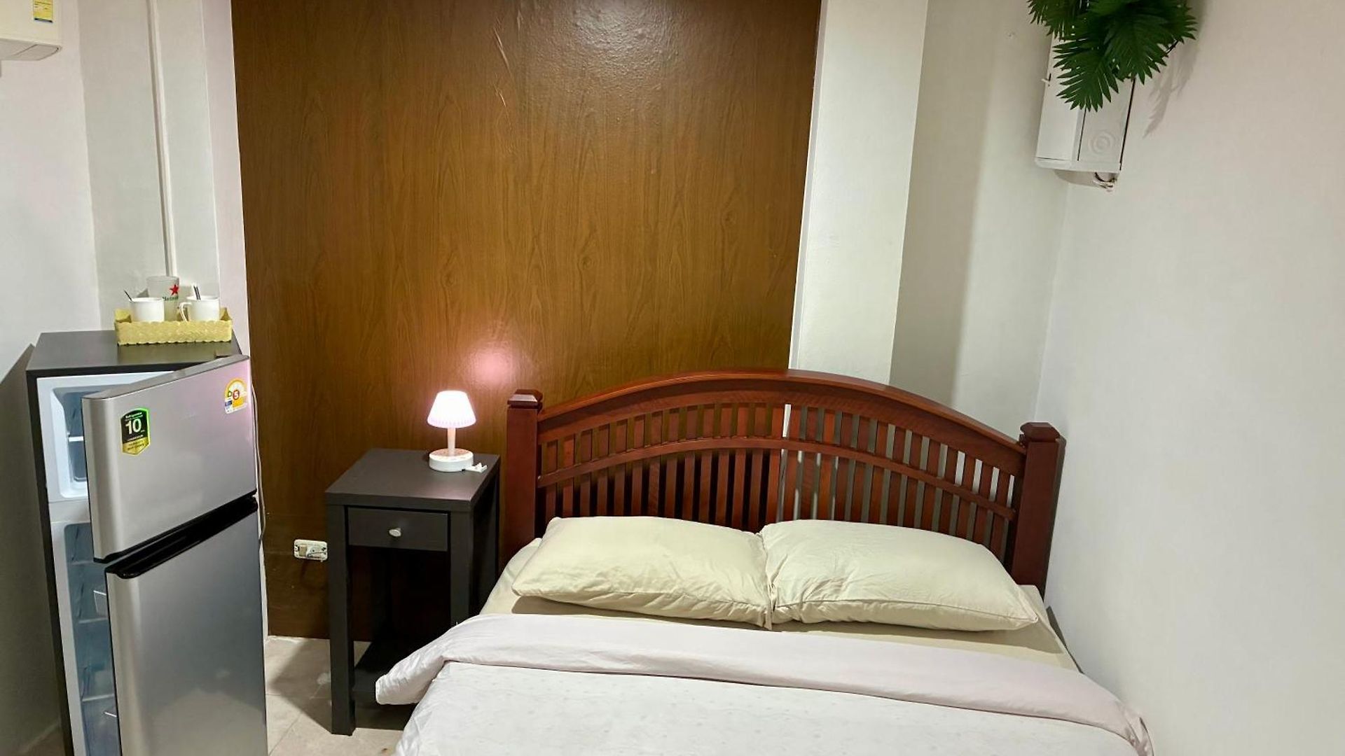 Farang House อพาร์ตโฮเทล