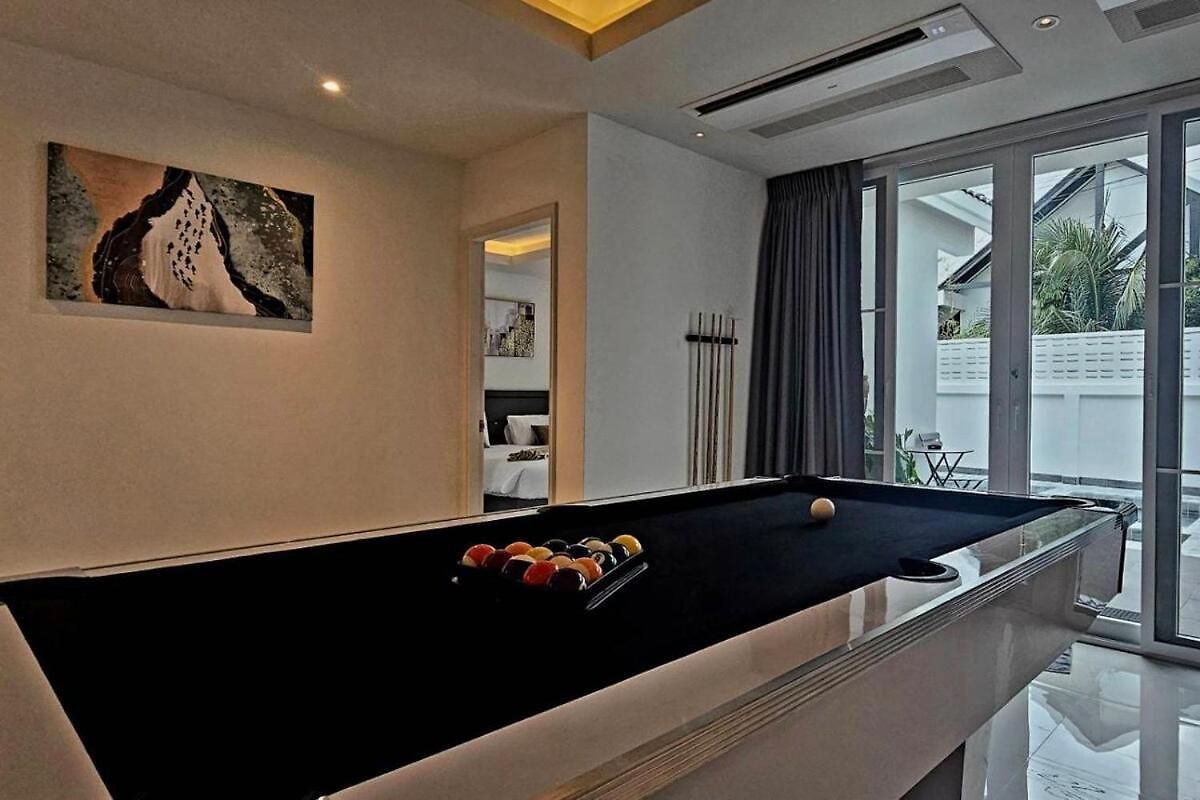 129 Wongamat, 4br, 300m From *
