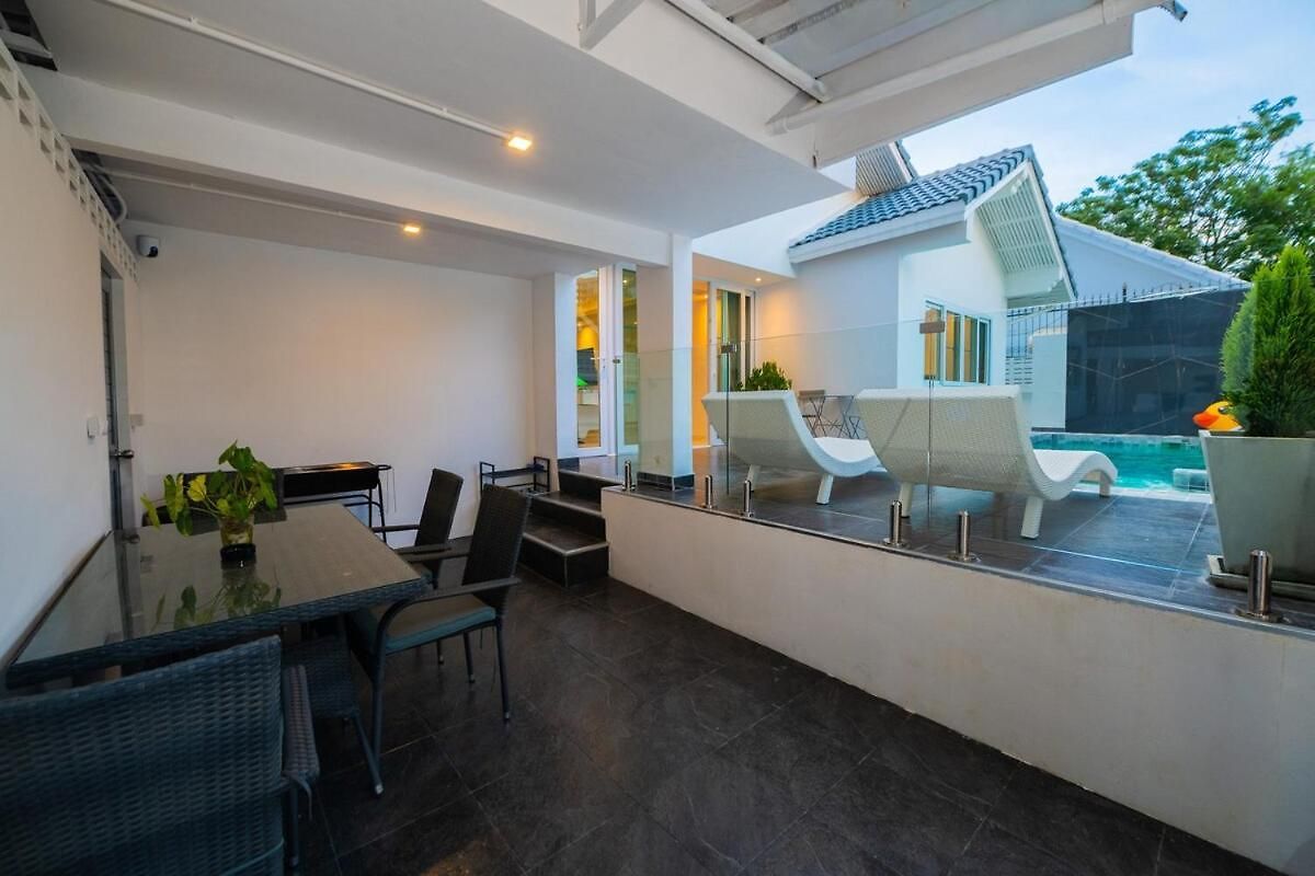 129 Wongamat, 4br, 300m From *