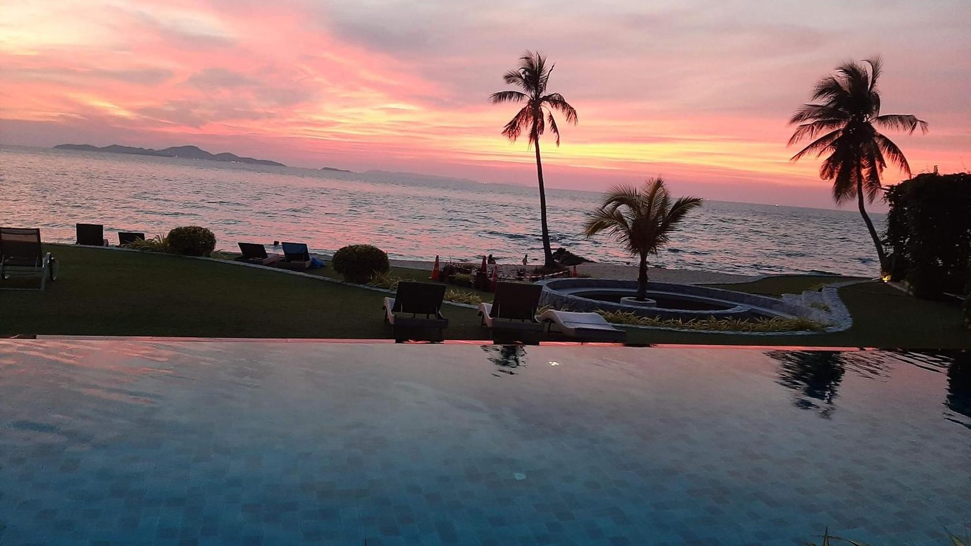 The Palm Wongamat Luxury อพาร์ทเม้น