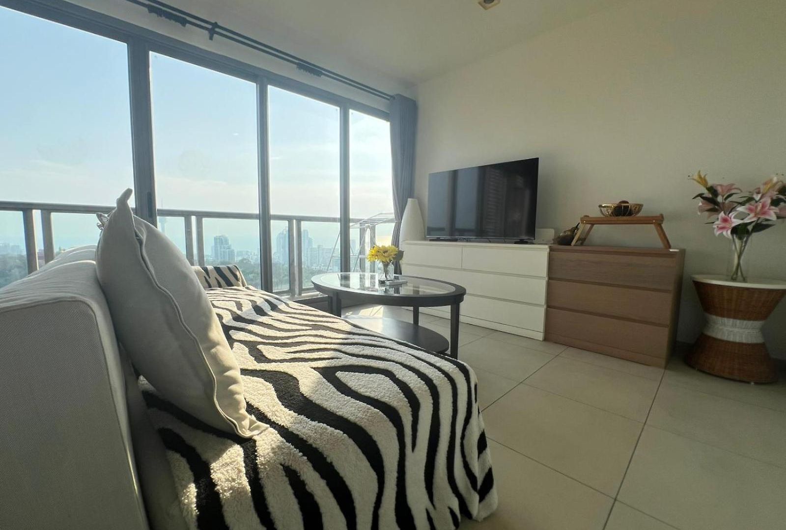 อพาร์ทเม้น 2 Bed High Floor Sea View - In *
