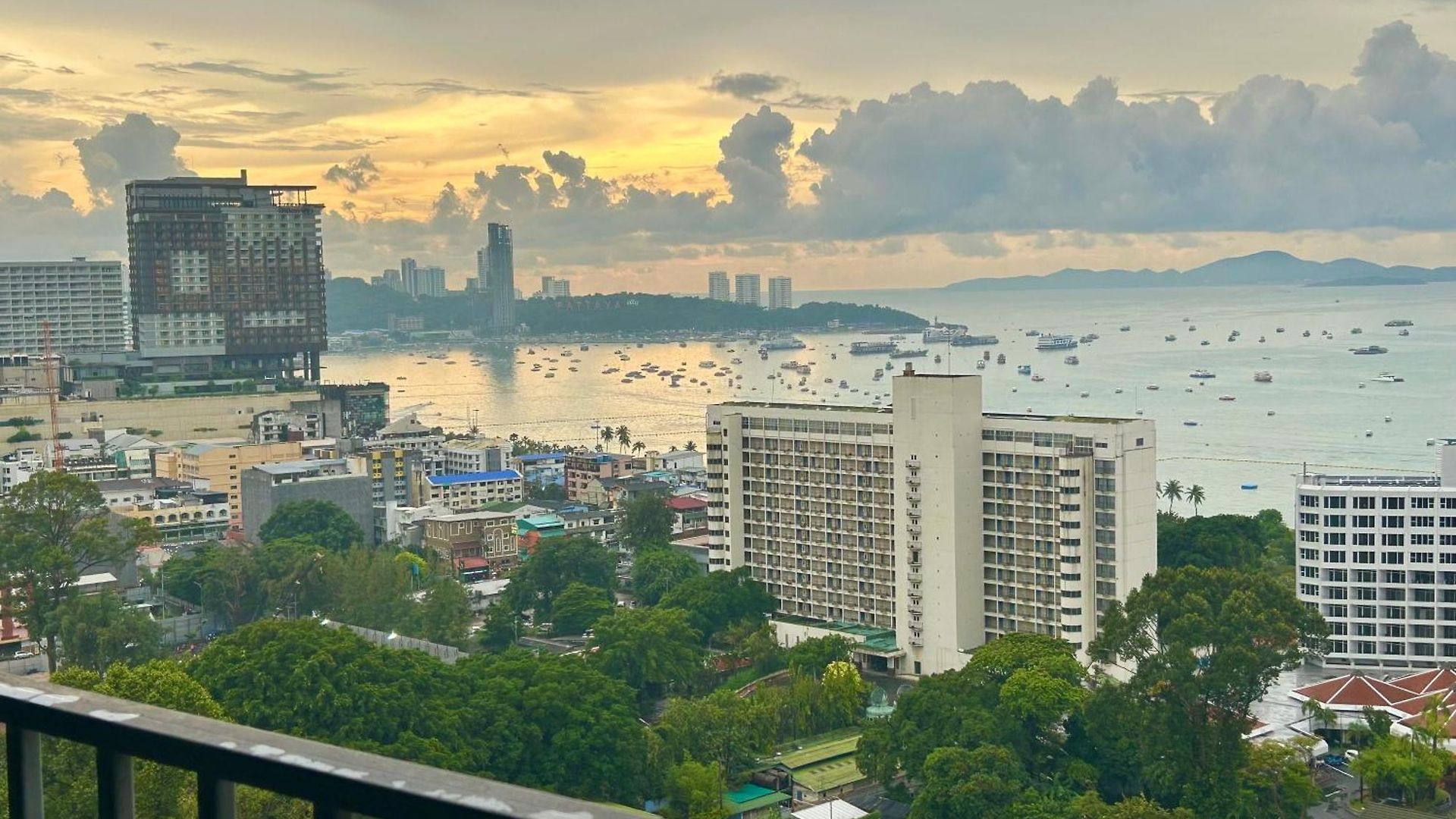 อพาร์ทเม้น Centric Sunset