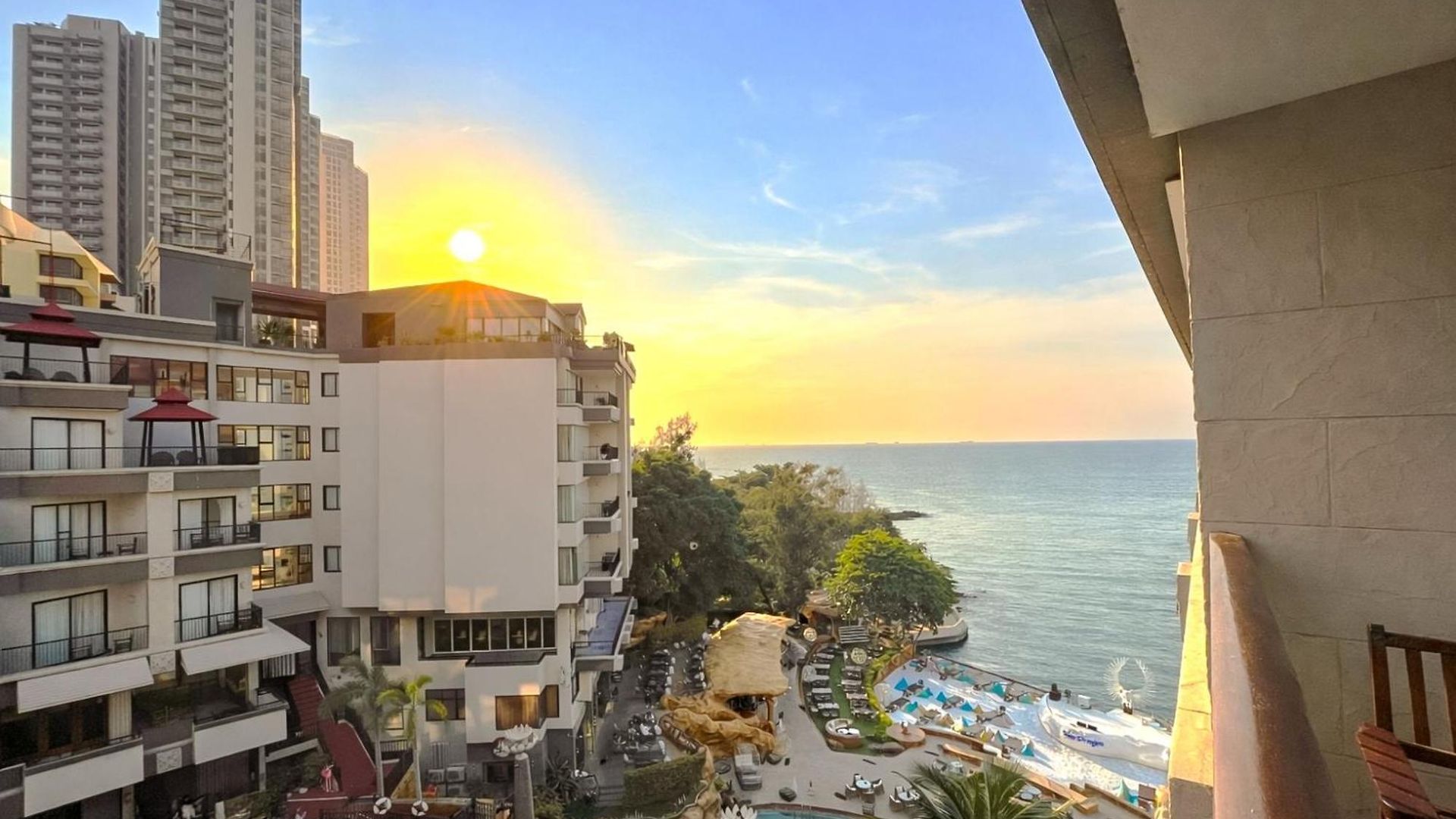Garden Cliff And Pattaya