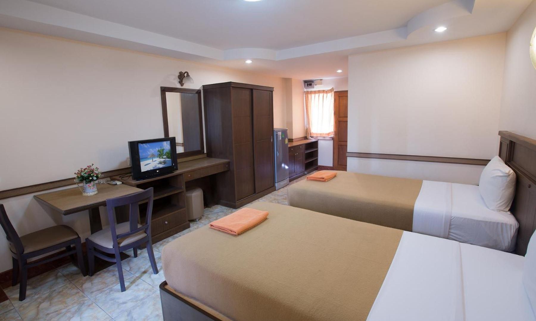 โรงแรม นาวิน แมนชั่น 2 Navin Mansion 2 2*