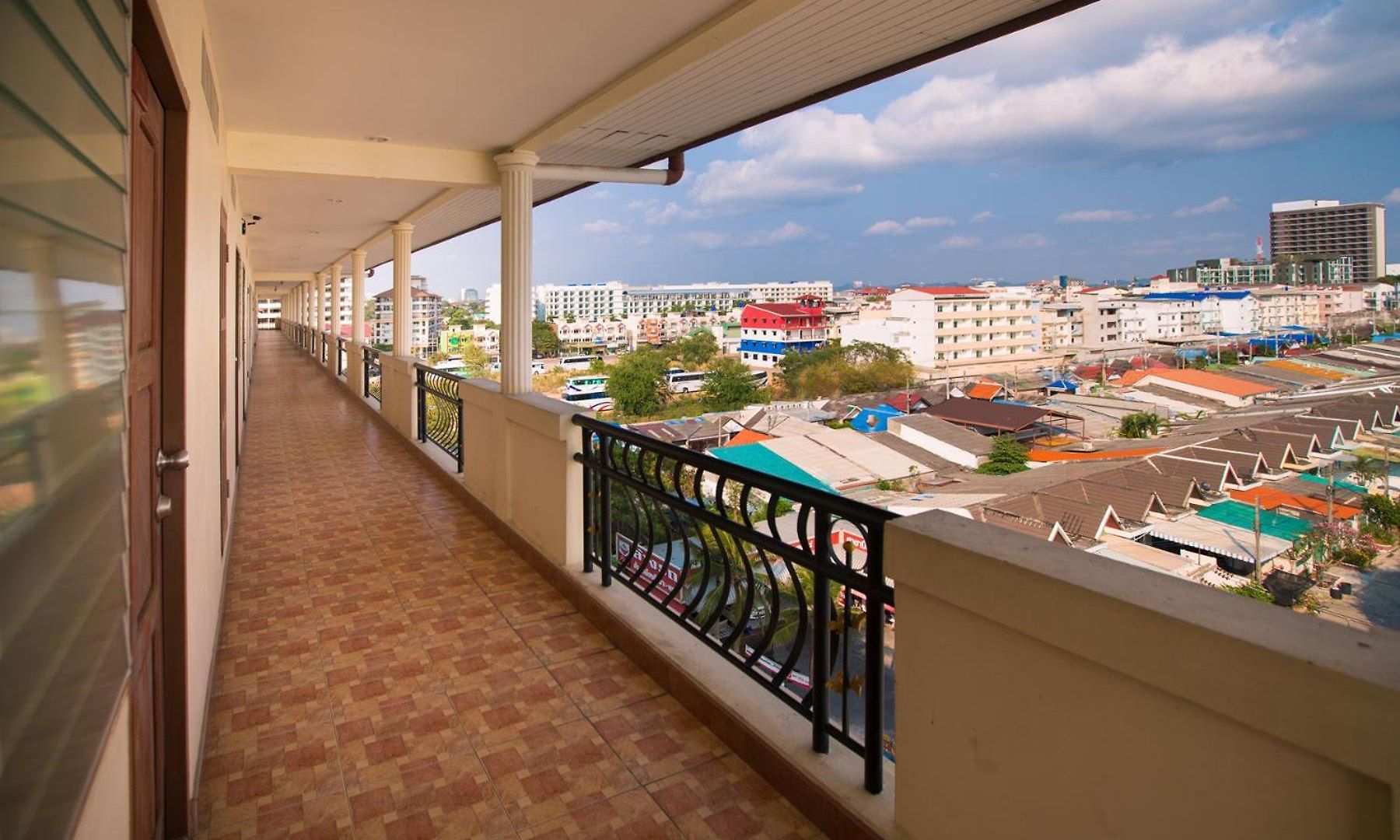 นาวิน แมนชั่น 2 Navin Mansion 2 Pattaya