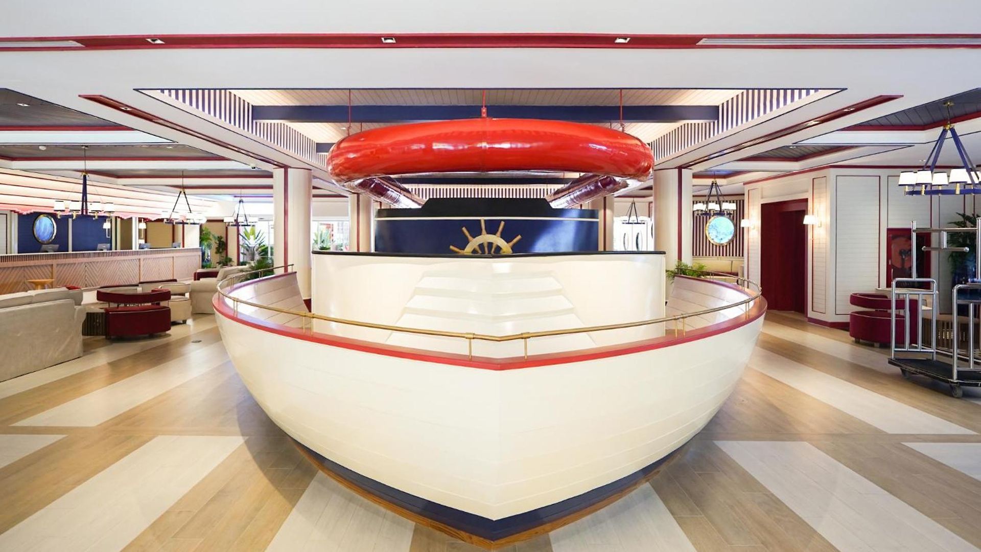 โรงแรม The Cruise