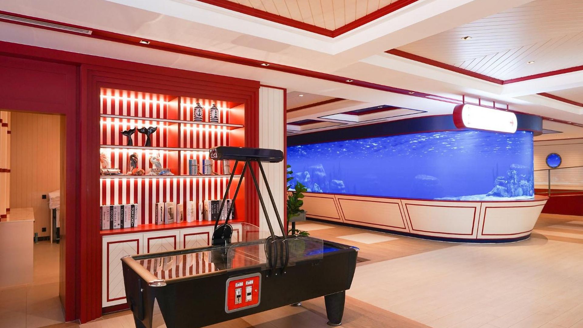 โรงแรม The Cruise