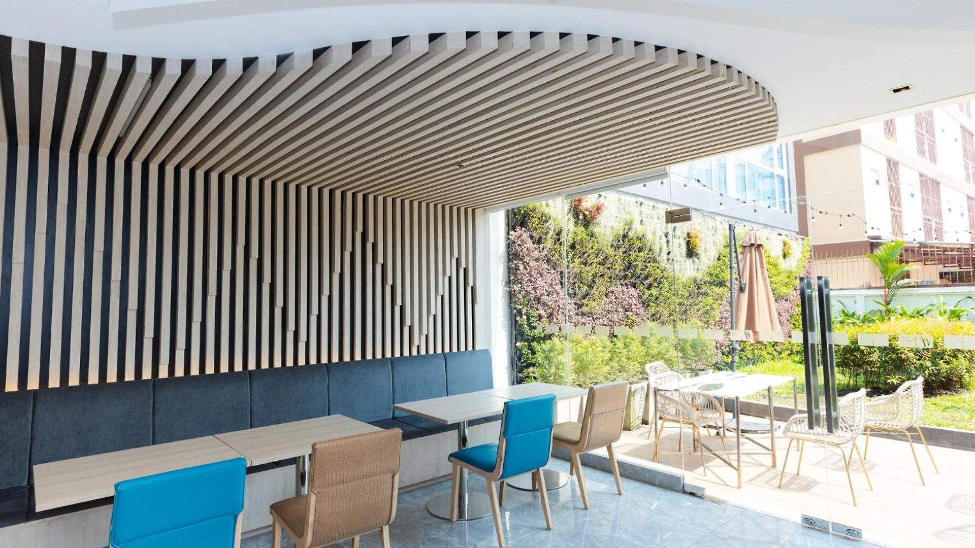 Express By Ihg Hotel 4*