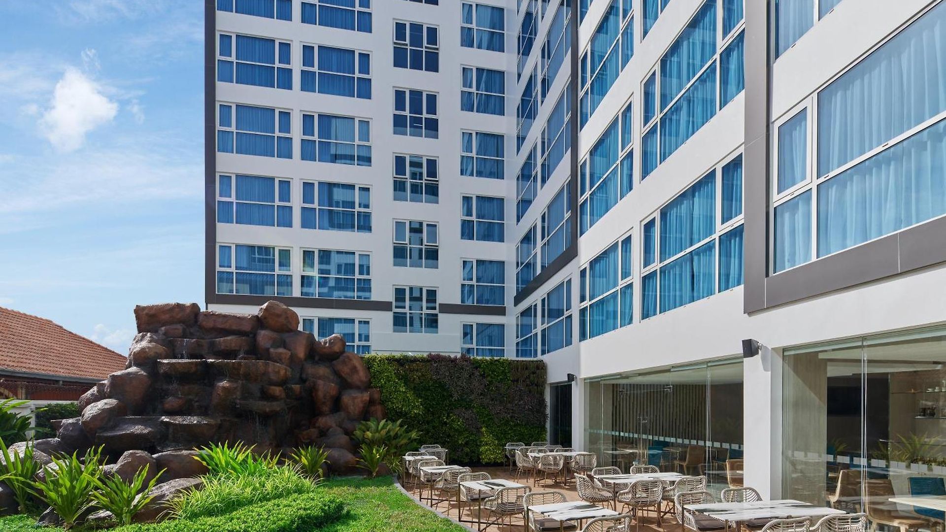 Express By Ihg 4*