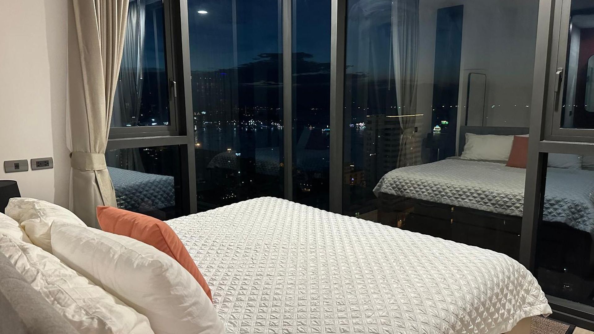 503 Edge芭提雅25层正海景大二房二厅二卫, 沙滩+步行街+购物中心 อพาร์ตโฮเทล Pattaya