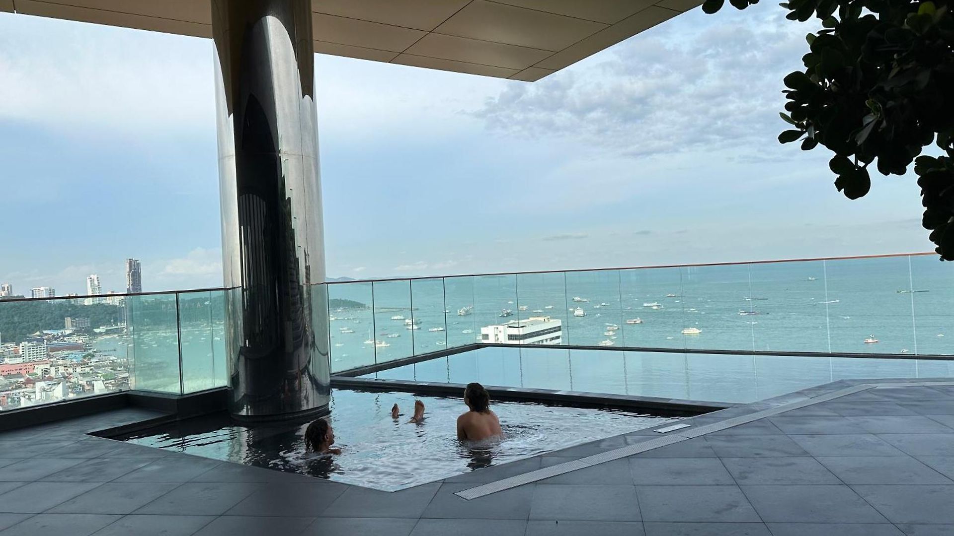 อพาร์ตโฮเทล 503 Edge芭提雅25层正海景大二房二厅二卫, 沙滩+步行街+购物中心