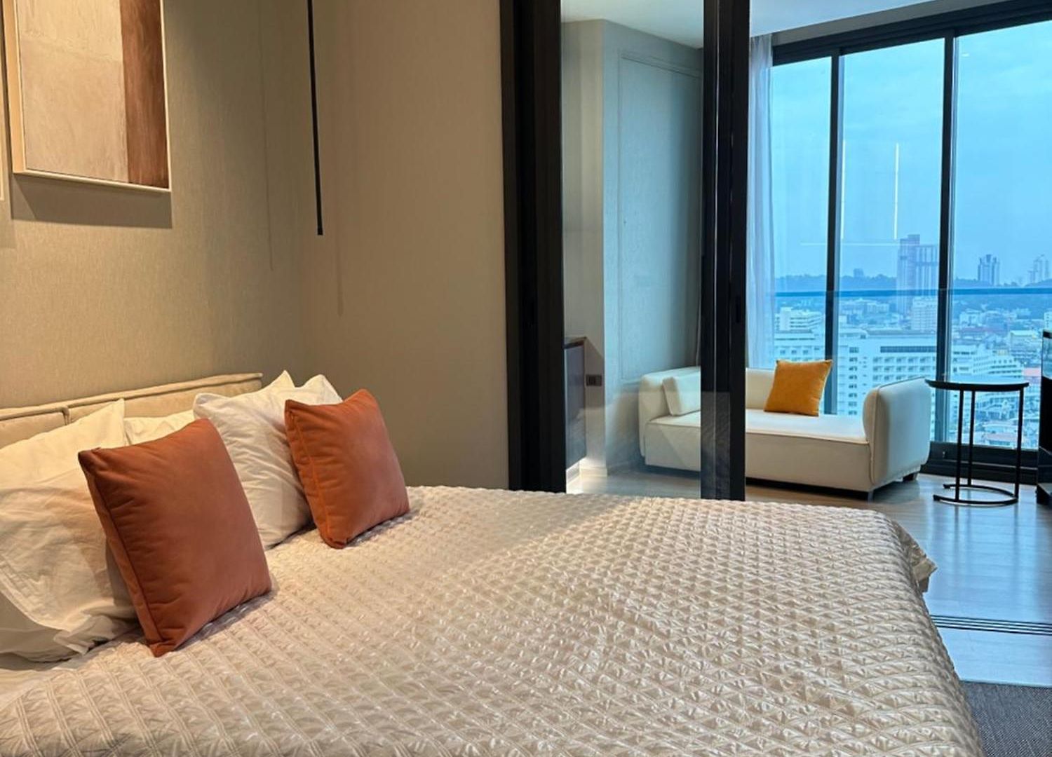 502 Edge 25th Floor Sea View With King Size Bed Pattaya