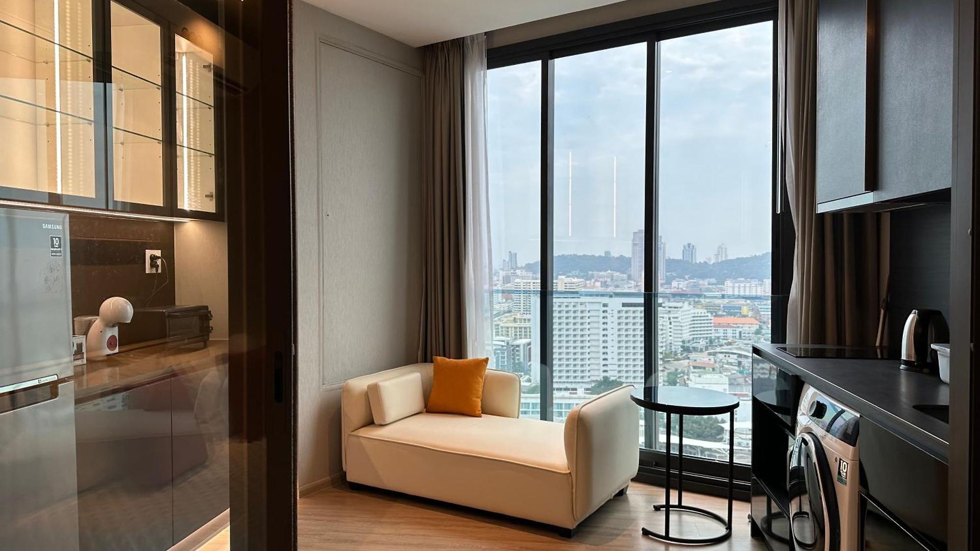 502 Edge 25th Floor Sea View With King Size Bed 4* Pattaya