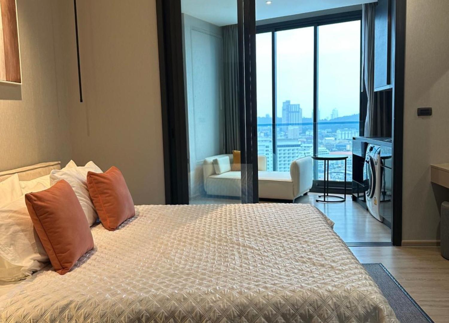 502 Edge 25th Floor Sea View With King Size Bed อพาร์ตโฮเทล 4*