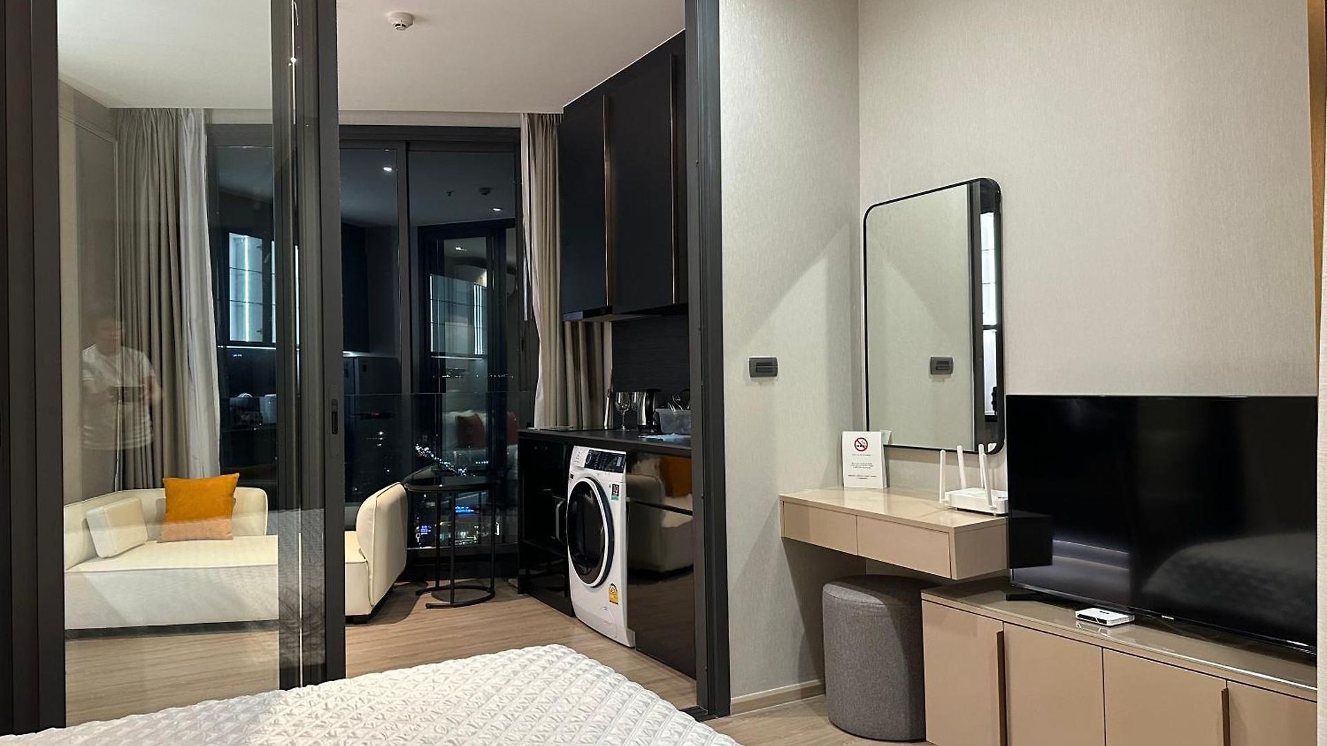 502 Edge 25th Floor Sea View With King Size Bed อพาร์ตโฮเทล