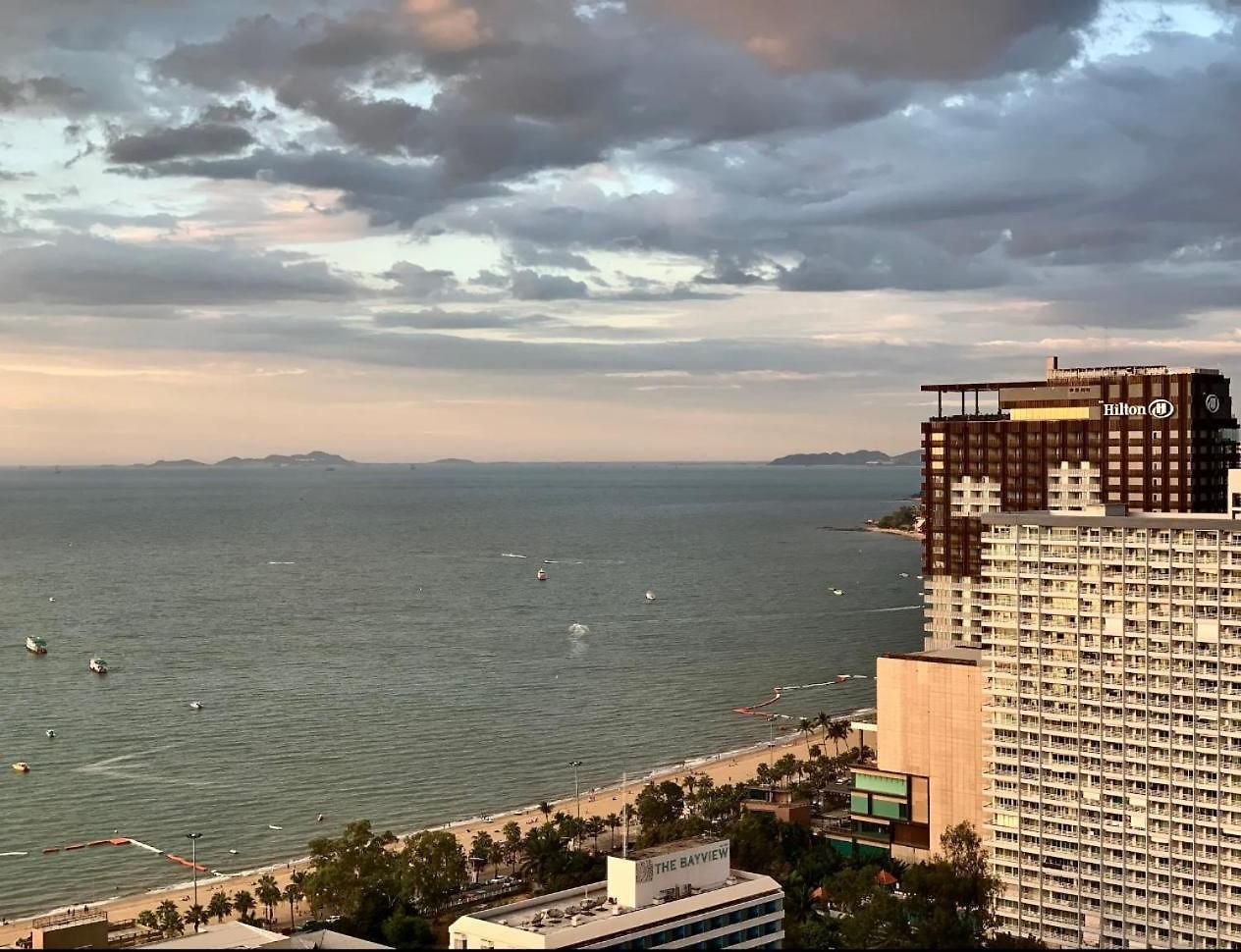 502 Edge 25th Floor Sea View With King Size Bed อพาร์ตโฮเทล 4*