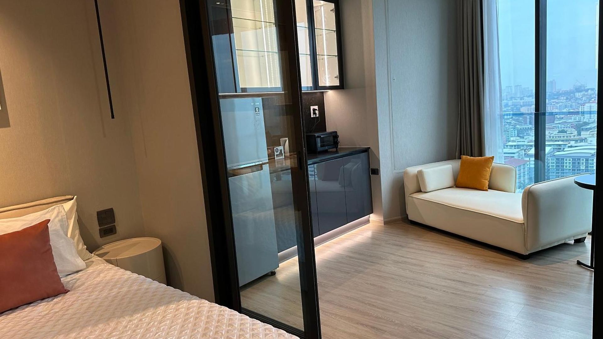 อพาร์ตโฮเทล 502 Edge 25th Floor Sea View With King Size Bed Pattaya