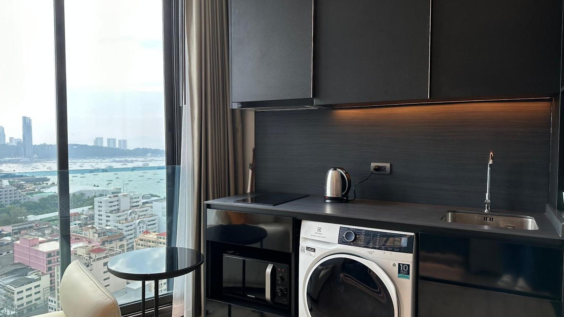 502 Edge 25th Floor Sea View With King Size Bed 4*